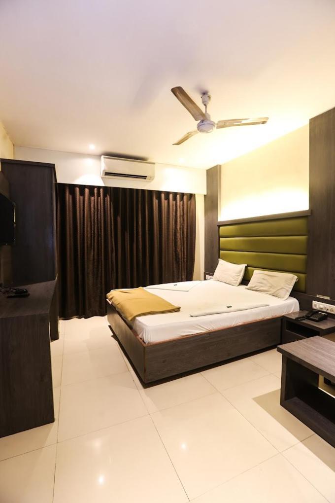 Отель Sahara Lodging & Boarding Mira-Bhayandar Экстерьер фото