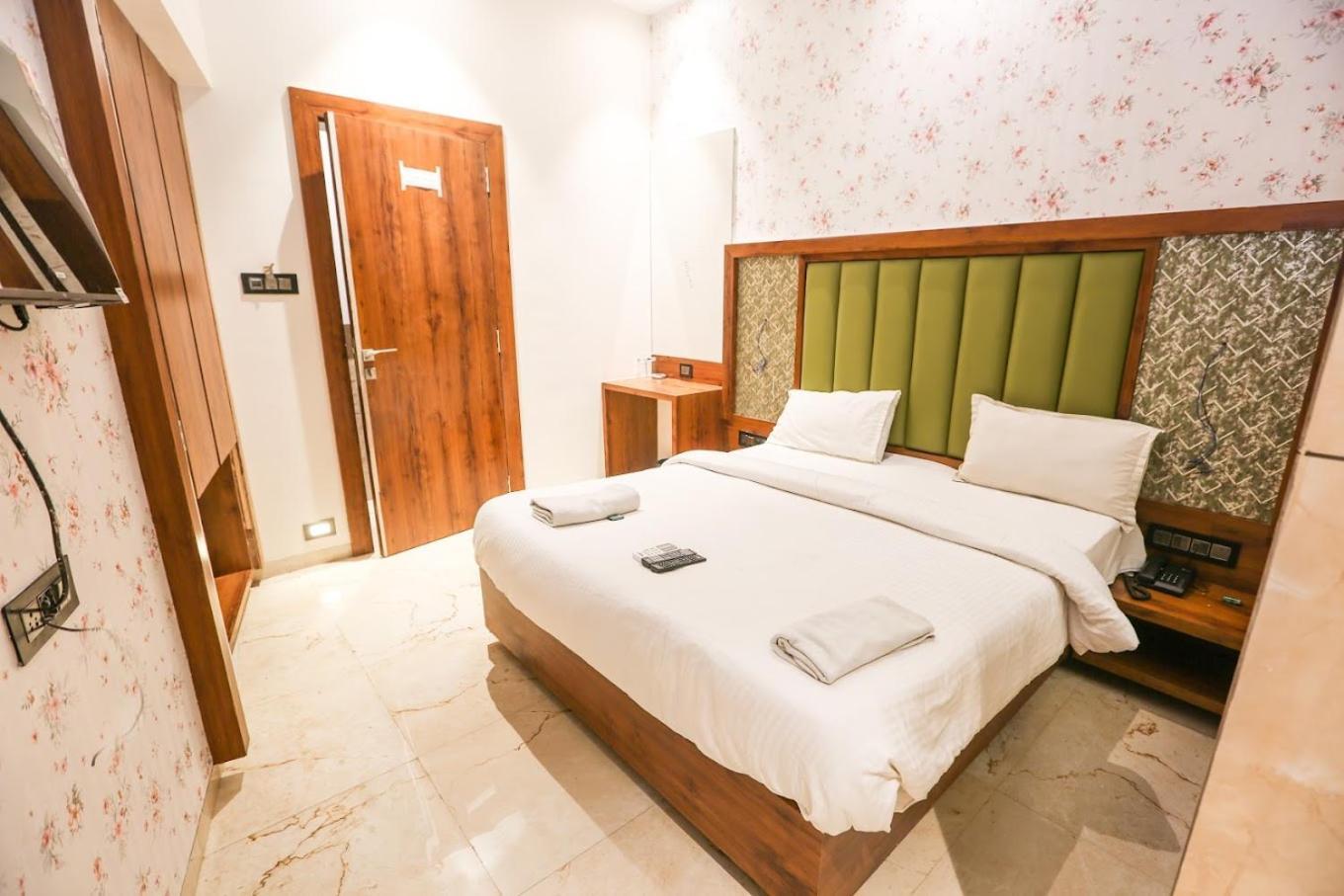 Отель Sahara Lodging & Boarding Mira-Bhayandar Экстерьер фото
