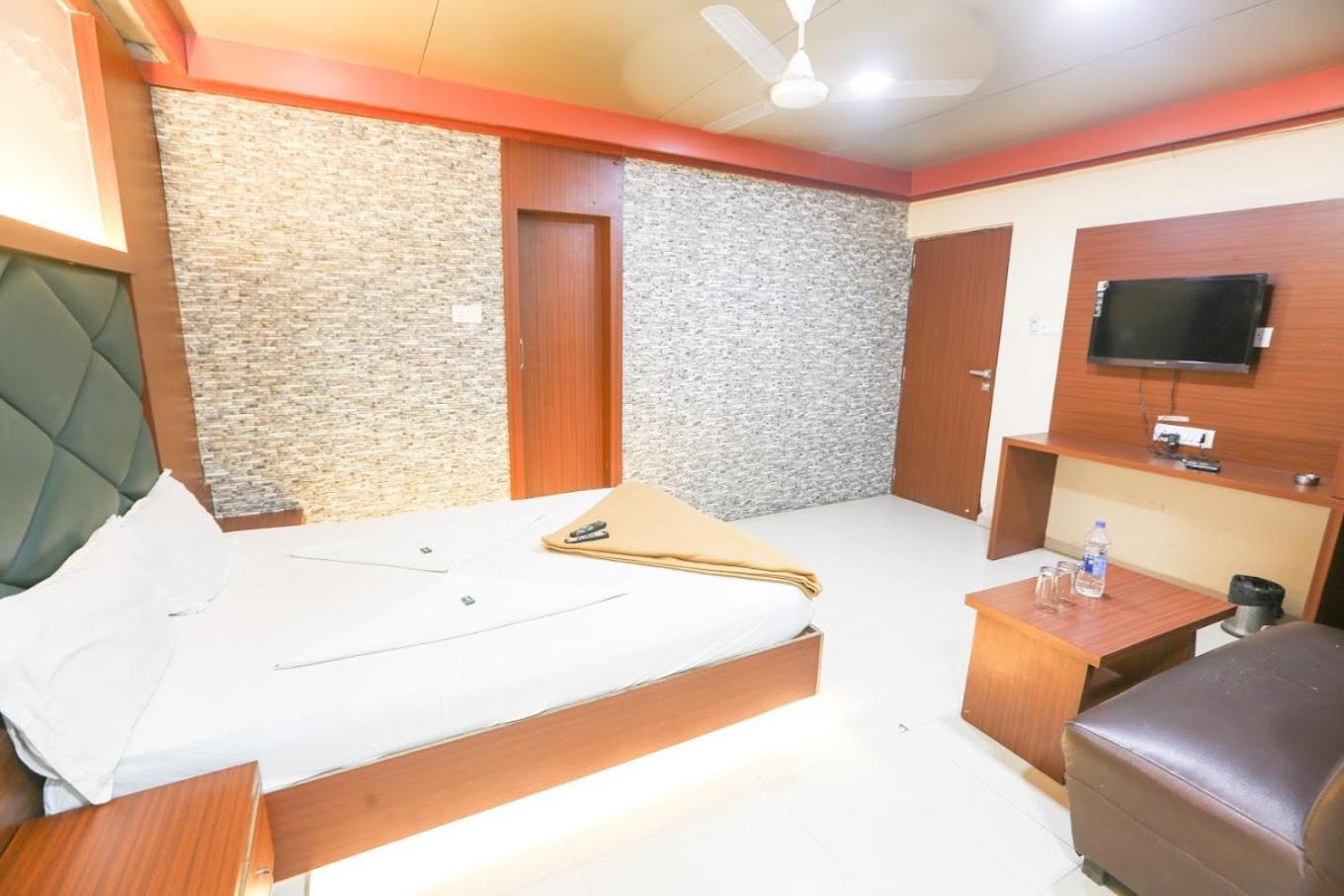 Отель Sahara Lodging & Boarding Mira-Bhayandar Экстерьер фото